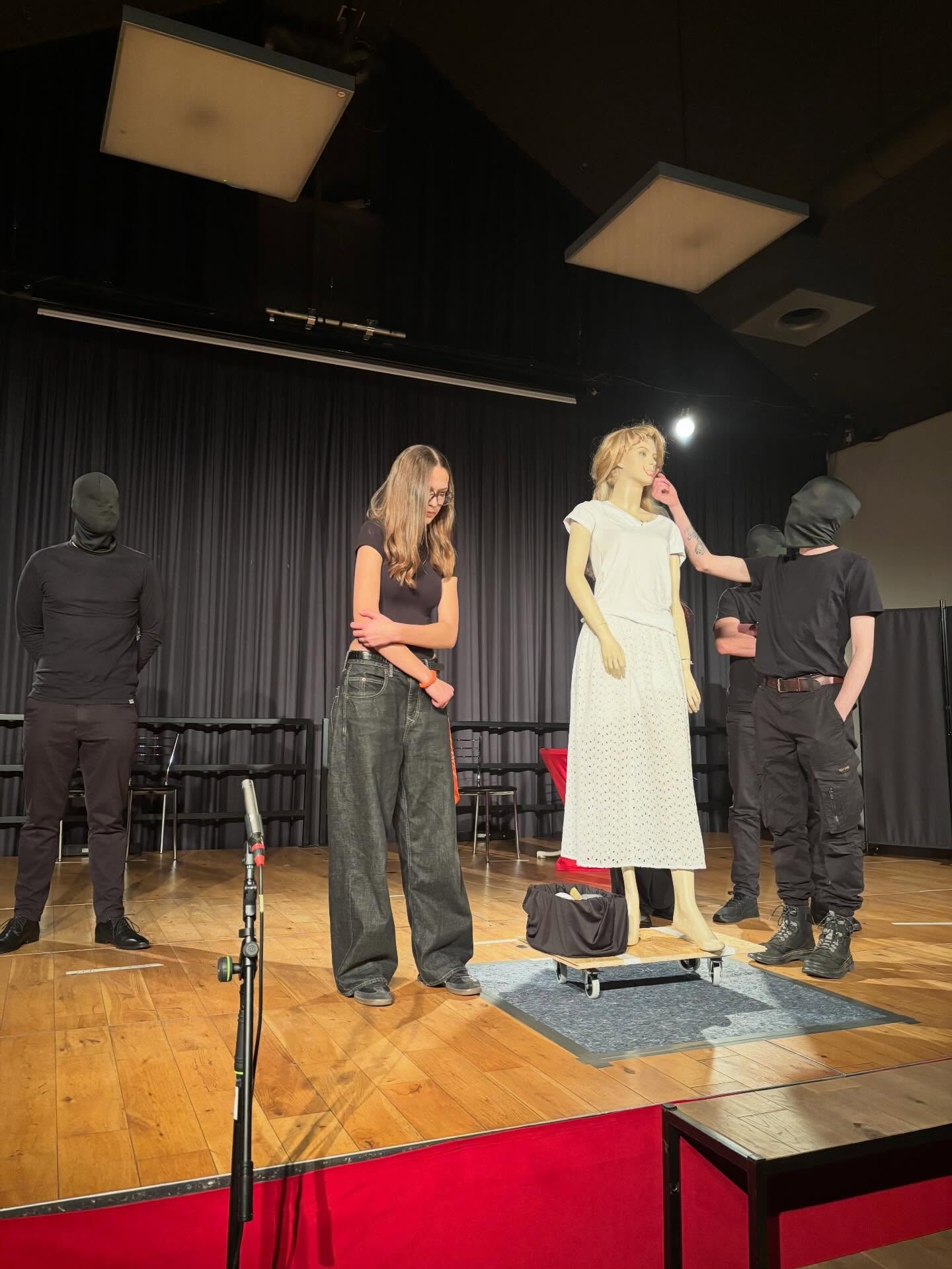 Darstelle auf der Bühne